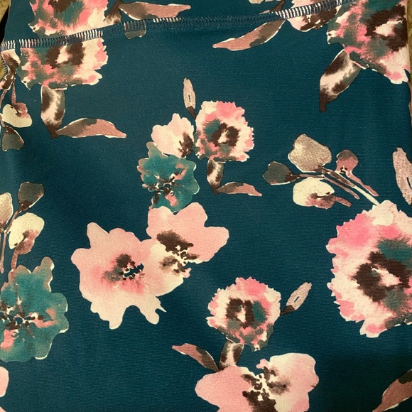 NEW Fabletics power hold salar printed 7/8 size M - Picture 4 of 4